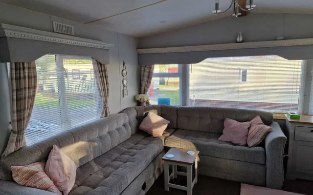 Lovely pet Friendly 4 Berth Caravan in Morecambe