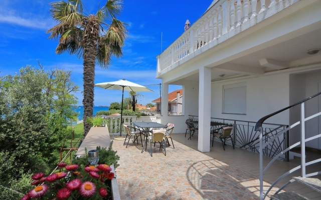 Room Aleksandra - 10 m from sea: R7 Bibinje, Zadar riviera