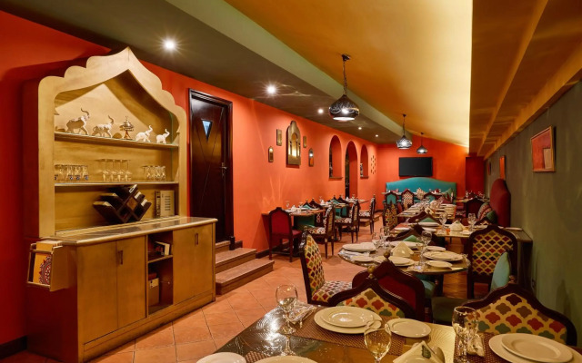 Golden Carven Hotel