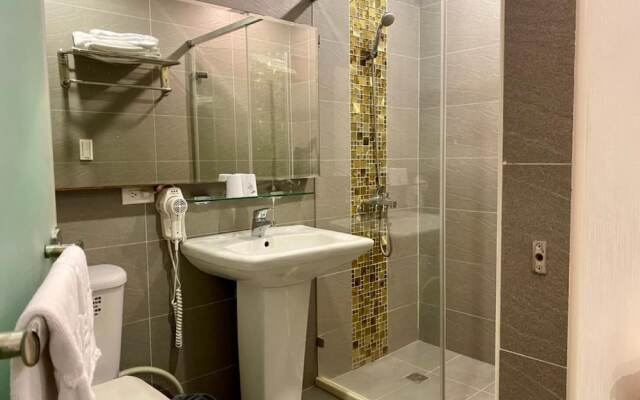 Crystal City Hotel