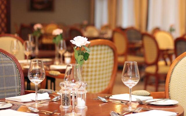 The Coppid Beech Hotel
