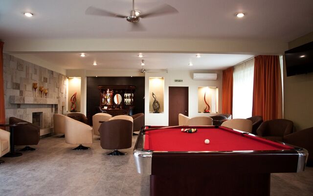 Hotel Ecce Inn & Spa