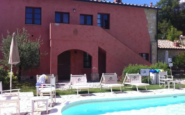 Cosy Apartment With Swimming Pool and Garden Close to Volterra and S Gimignano