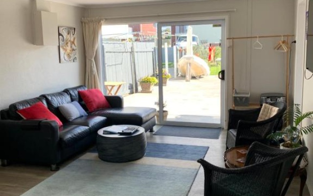 Beside the sea, park up and relax - Just 20 steps to the beach - Wi-Fi & Linen – Guest Rooms – Whitianga