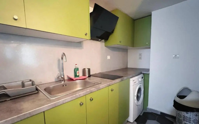 Stathmos Larissis A, a cozy 2BR Apartment, Clo...