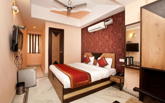 Roomshala 100 Hotel Anand - karol Bagh