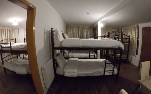 Cave seasons deluxe hotel