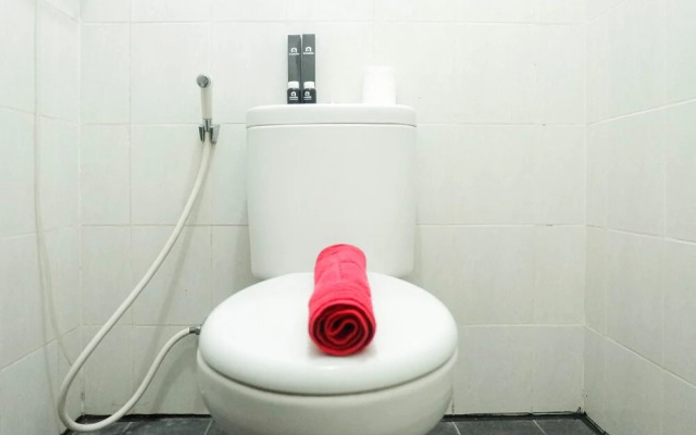 Comfy & Clean Studio Apartment at Puri Mas