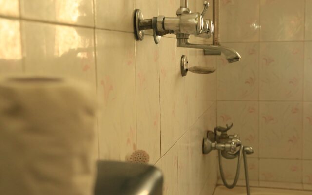 OYO 249 Hotel Royal Image
