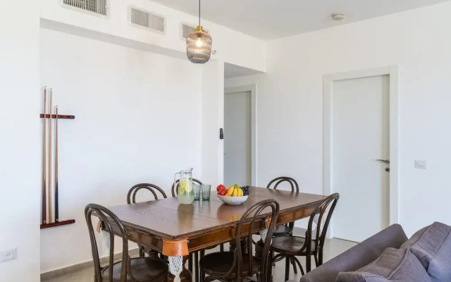 Alloro First Line To The Beach