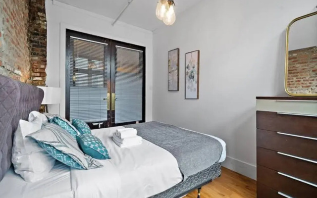 Old Montreal Street View 2BR Loft Hotel