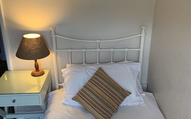 The Halfway House Pub and Kitchen