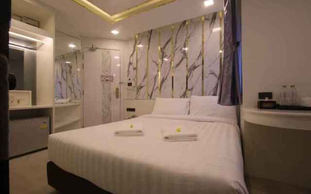 Pratunam Atrium Hotel