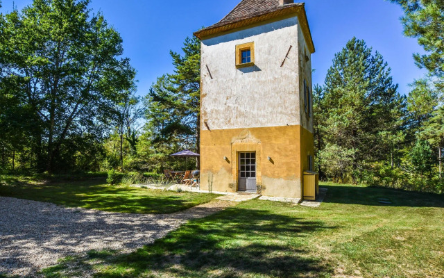 Cozy Holiday Home in Saint-Germain-de-Belves with Garden