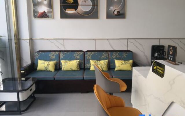 Zhaotong Dongjia Hotel (Jinhai Building Materials City)