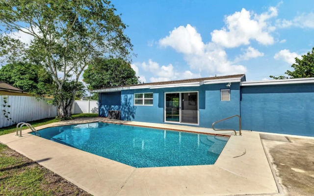 Sunshine Villa w/ Private Pool