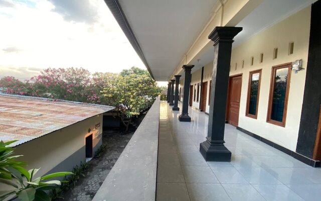 OYO Life 93155 Wisma Sarah