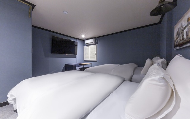 Cheonan Hotel Check-in