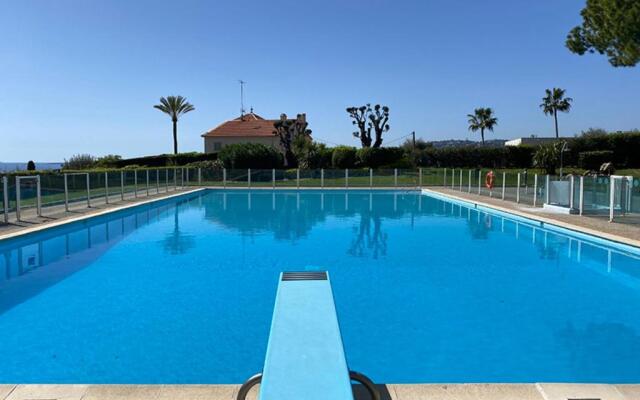 Sea View Pool Bright And Modern Flat Near Beach