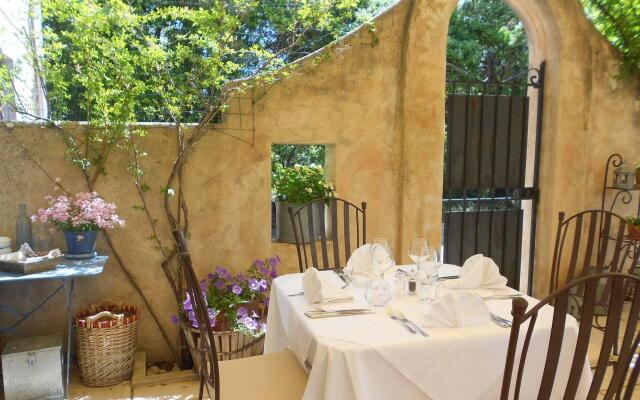 Hotel La Bastide dEygalières