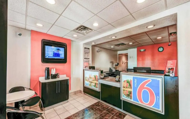 Motel 6 Niantic, CT - New London