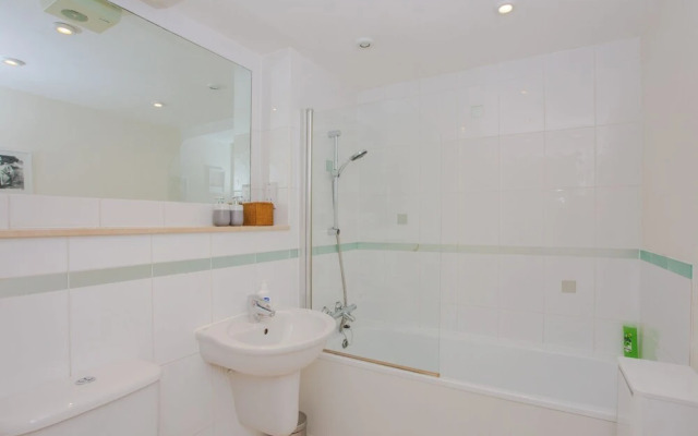 Warm 1 Bedroom Apartment with Balcony