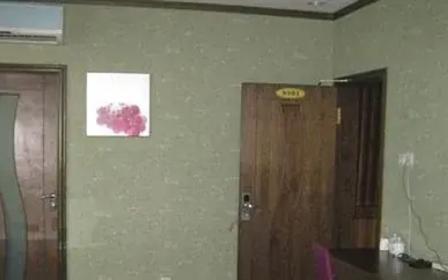 Qingdao Heng He Four Business hotel