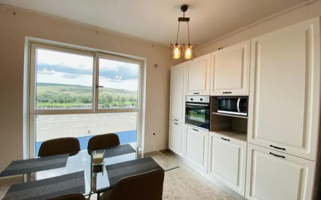 Deluxe Apartment with Balcony & Parking