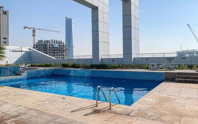 Silkhaus Goldcrest Views 2