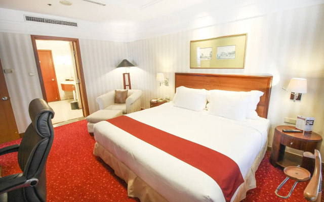 REDTOP Hotel & Convention Center