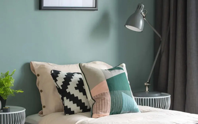 Canalside Scandinavian - Parking & Netflix