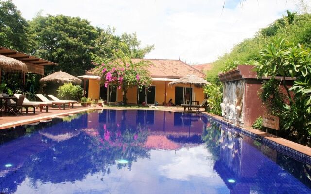 The Pool and Palm Villa