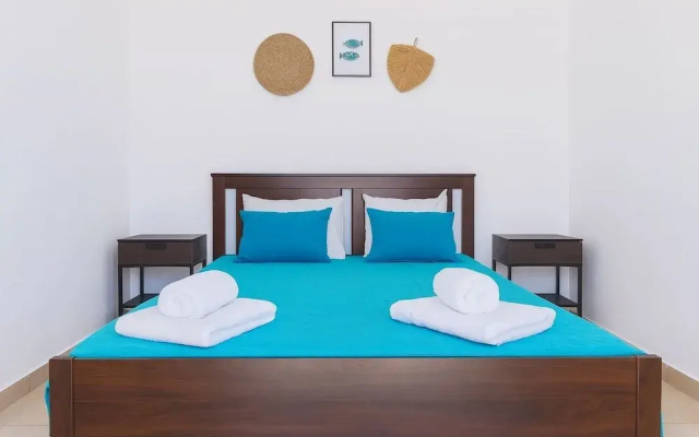 Kamari Sunset Escape With Santorini Views