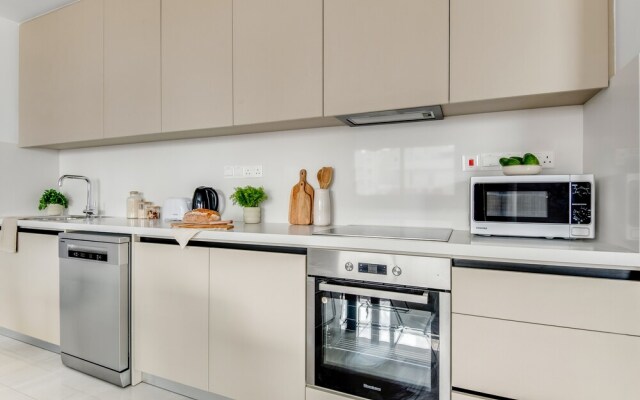 Sanders Premier - Lovely 2 bdr apt With Balcony