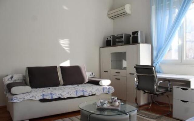 Cozy Apartment Mihaela