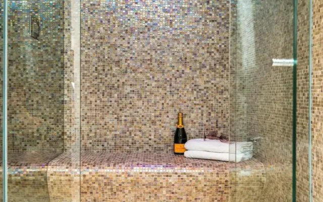 Your Luxury Escape - OneCoral