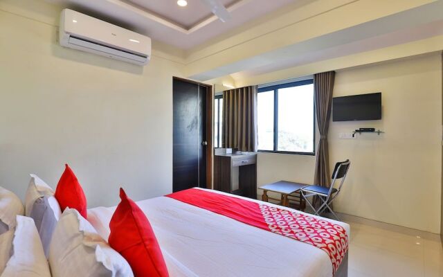 Capital O 15229 Hotel Radhe Residency