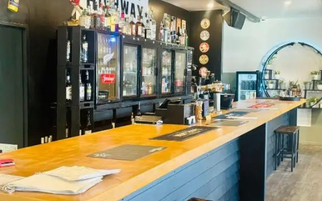 Highway Inn