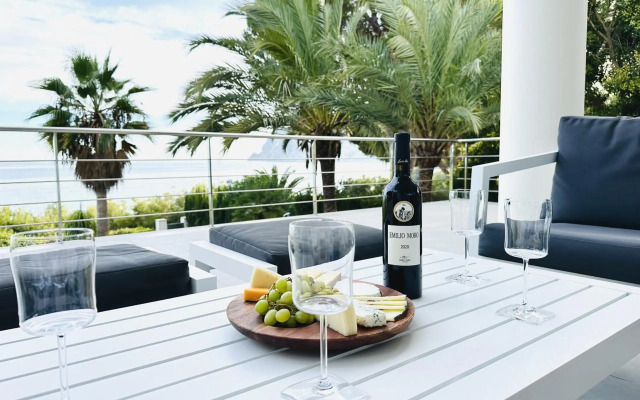 A001 - Villa de lujo en primera línea de mar