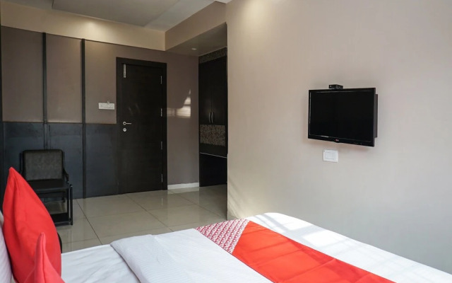 OYO 23693 Hotel Oberoi