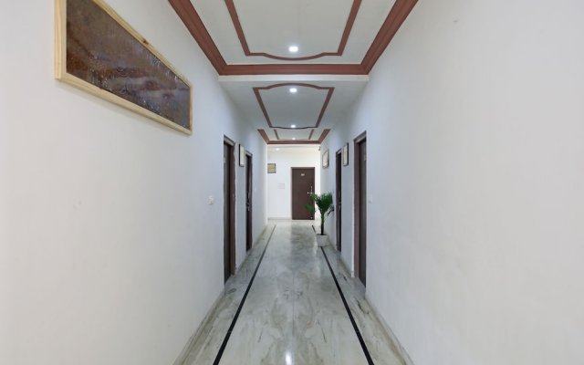 OYO 9984 Hotel Shiv Sagat