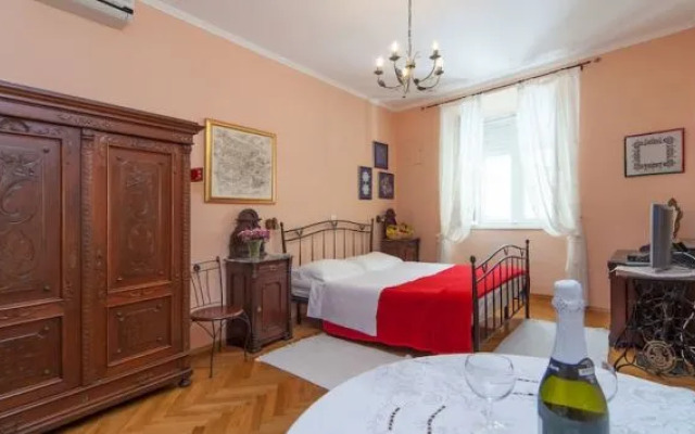 Amoret Apartments