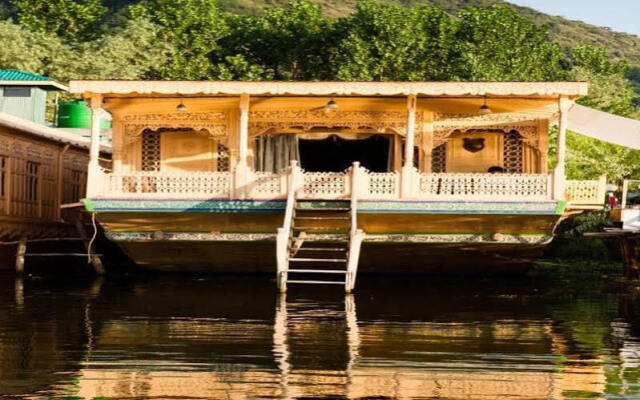 New Kharpalace Group of Houseboats