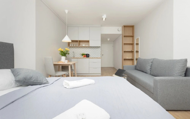 Nocznickiego Studios, Balcony by Renters