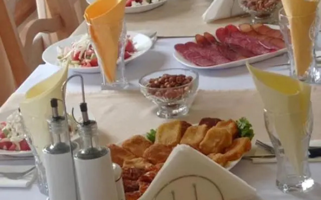 Хотел ресторант Русаков