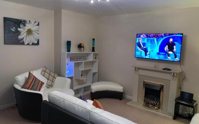 2 Bedroom Immaculate and Stunning Charles Space
