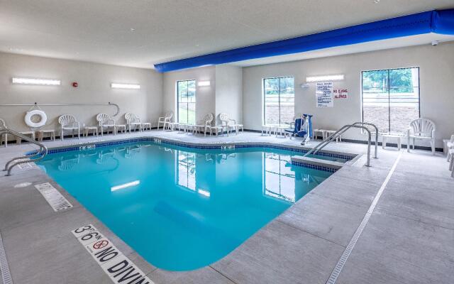 Cobblestone Hotel & Suites - Hartford