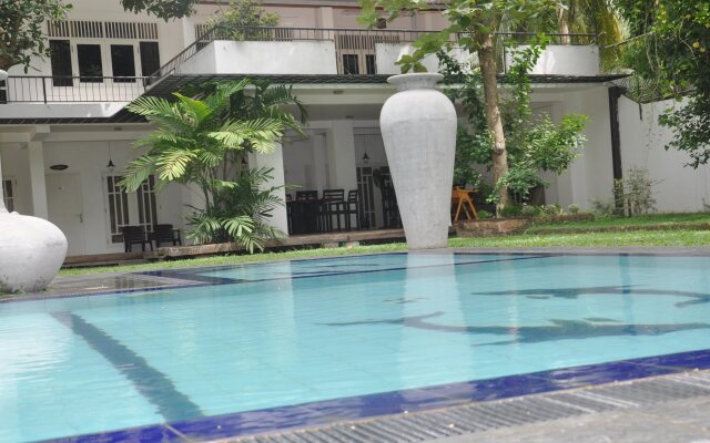 Airport City Hub Hotel