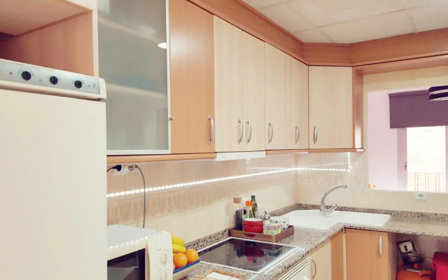 Central Apartment in Valencia with WIFI + Parking.