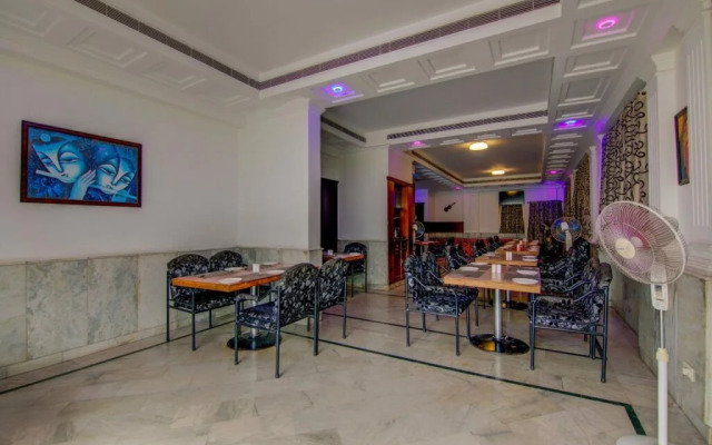 Hotel Saaket Residency - Hotel in Daba Gardens